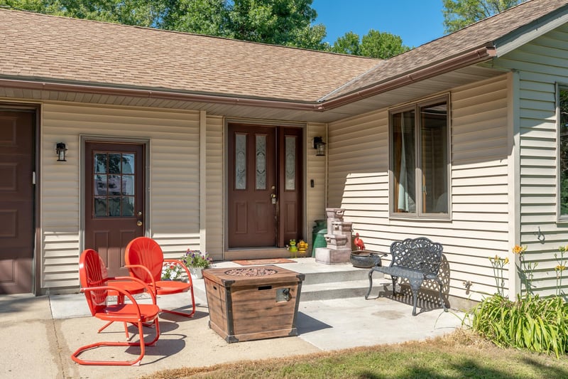 22346 302nd St, Belle Plaine, MN 56011