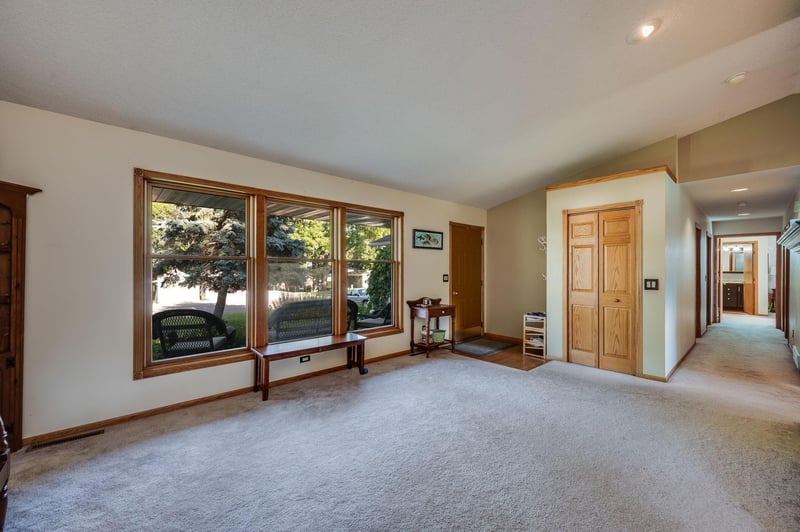 684 Shoreacres Dr, Fairmont, MN 56031