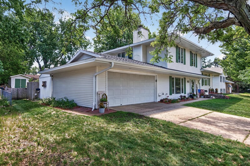 1094 Lowell Dr, Apple Valley, MN 55124