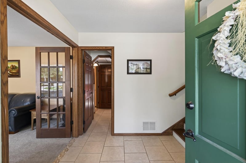 1094 Lowell Dr, Apple Valley, MN 55124