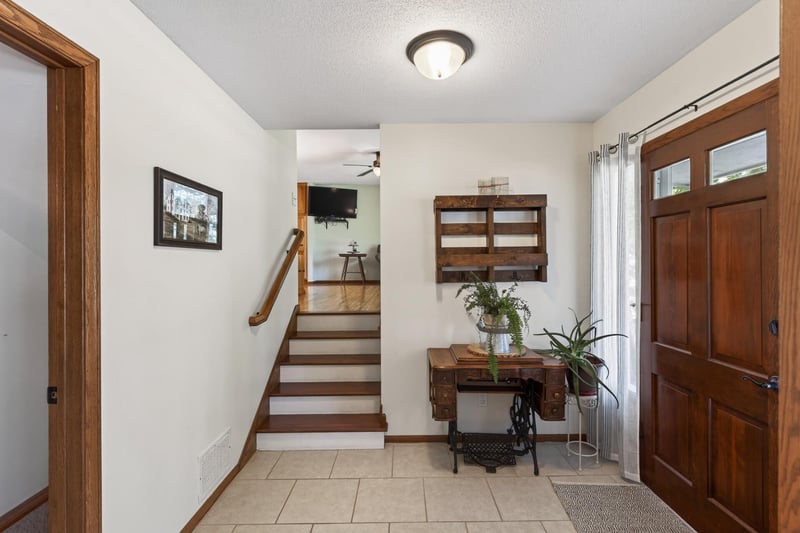 1094 Lowell Dr, Apple Valley, MN 55124