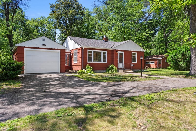 7900 Greenwood Dr, Mounds View, MN 55112