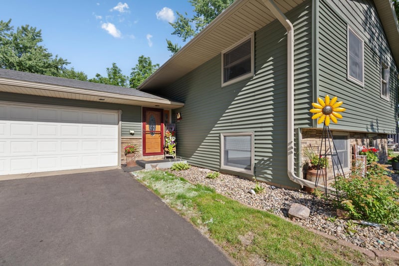 508 Ridge Rd, Henderson, MN 56044