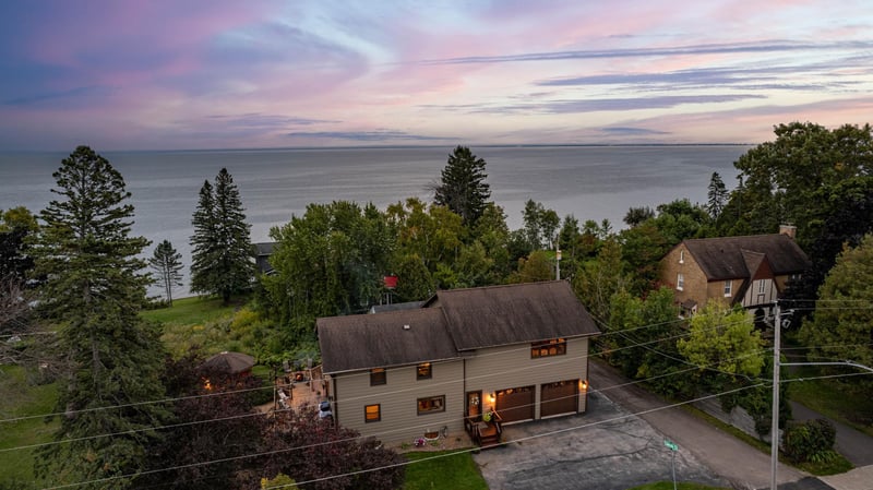 4 Lakeside Ct, Duluth, MN 55804
