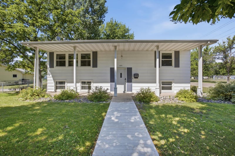429 14th St N, Breckenridge, MN 56520