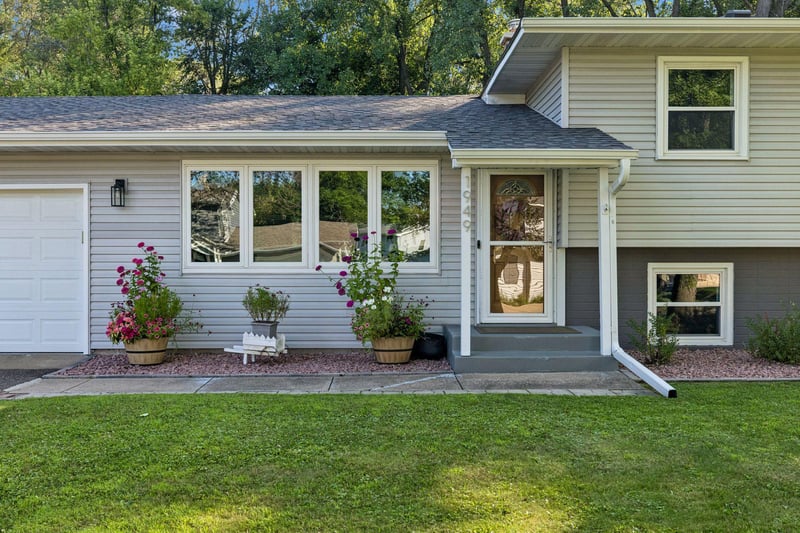 1949 Lakeaires Blvd, White Bear Lake, MN 55110