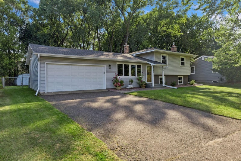 1949 Lakeaires Blvd, White Bear Lake, MN 55110