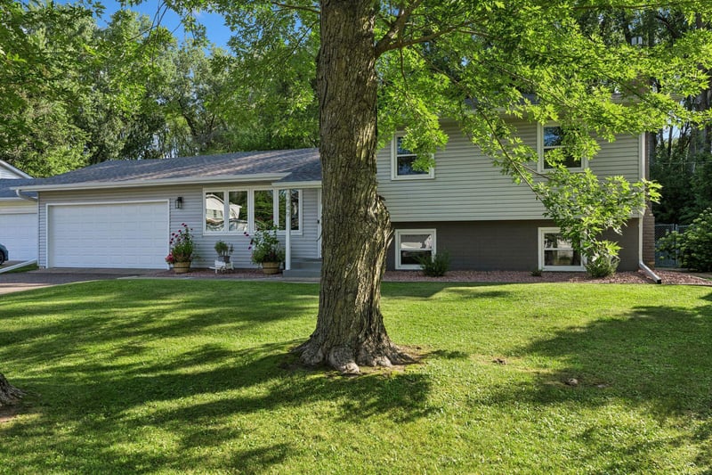 1949 Lakeaires Blvd, White Bear Lake, MN 55110