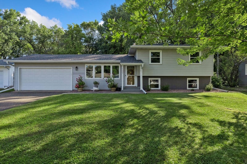 1949 Lakeaires Blvd, White Bear Lake, MN 55110