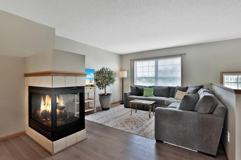 5175 Fairpoint Dr N, Hugo, MN 55038