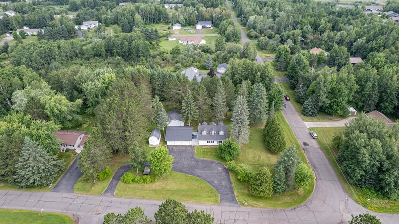 27 Maple Dr, Esko, MN 55733