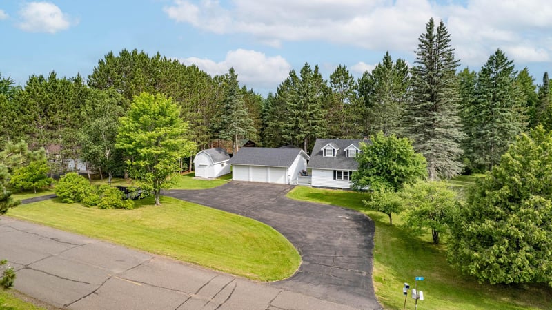 27 Maple Dr, Esko, MN 55733