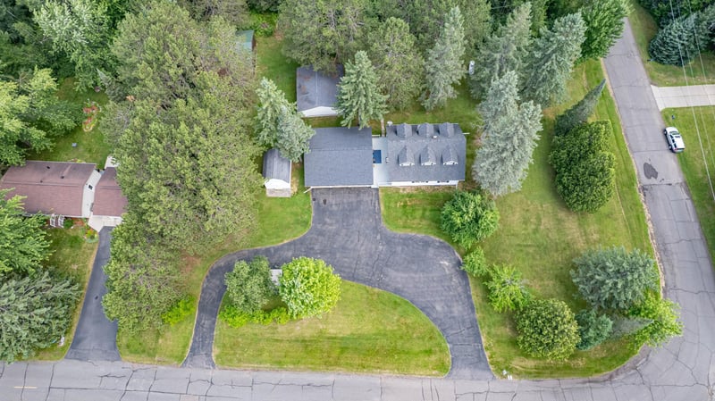 27 Maple Dr, Esko, MN 55733
