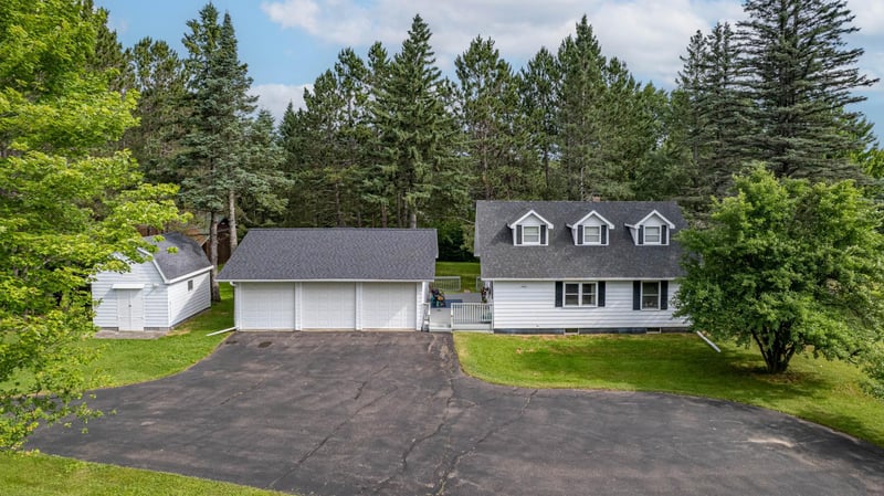 27 Maple Dr, Esko, MN 55733