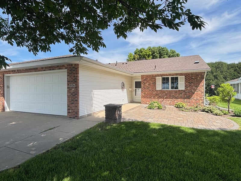 806 28th Ave SW, Willmar, MN 56201
