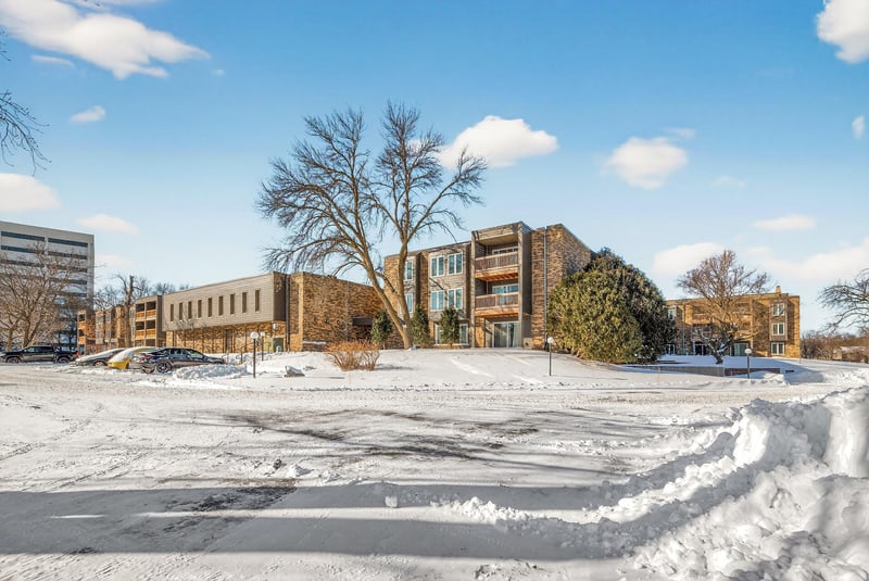 450 Ford Rd #313, Saint Louis Park, MN 55426