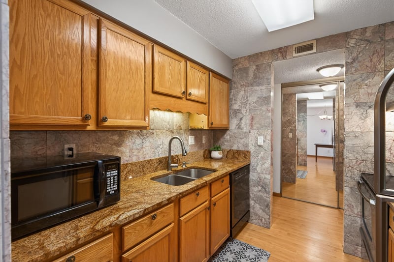 450 Ford Rd #313, Saint Louis Park, MN 55426
