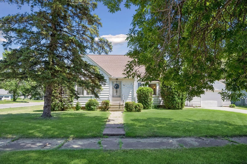 405 4th Ave SE, Milaca, MN 56353