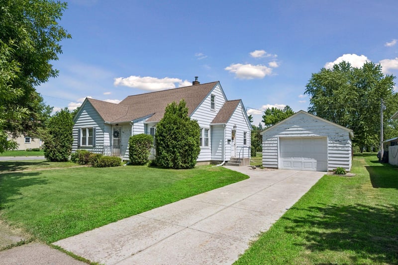 405 4th Ave SE, Milaca, MN 56353