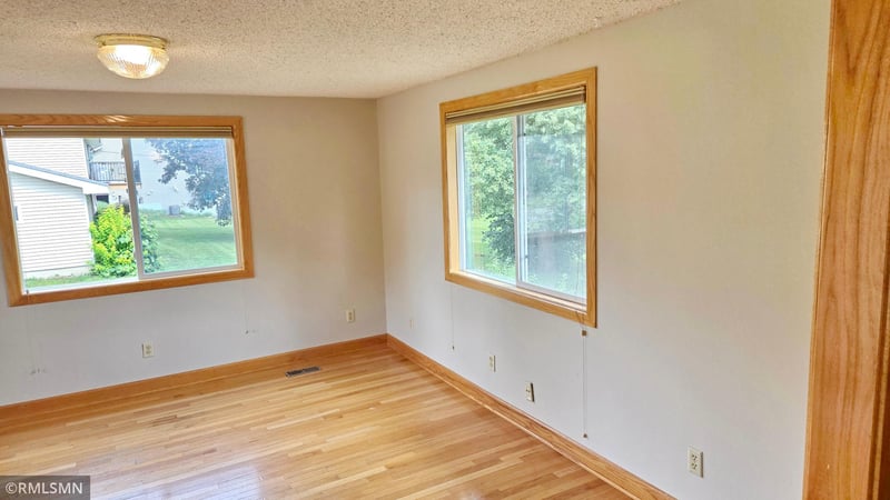 8001 Jeffery Ave S, Cottage Grove, MN 55016