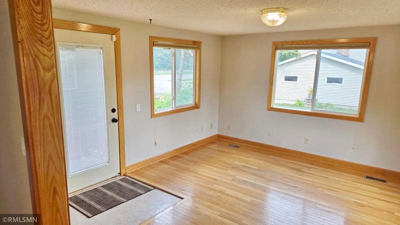 8001 Jeffery Ave S, Cottage Grove, MN 55016