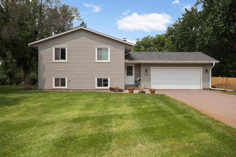 12420 Pineview Trl, Dayton, MN 55327