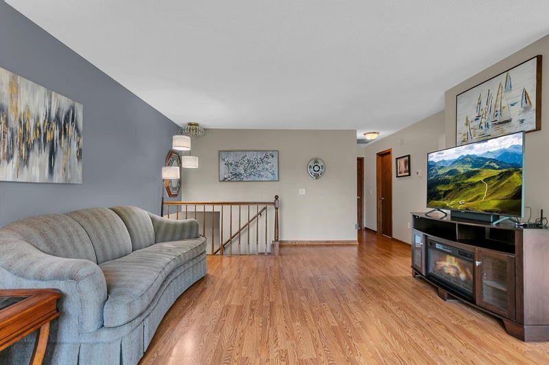 1735 Hazelwood Cir, Saint Cloud, MN 56303