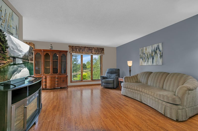 1735 Hazelwood Cir, Saint Cloud, MN 56303