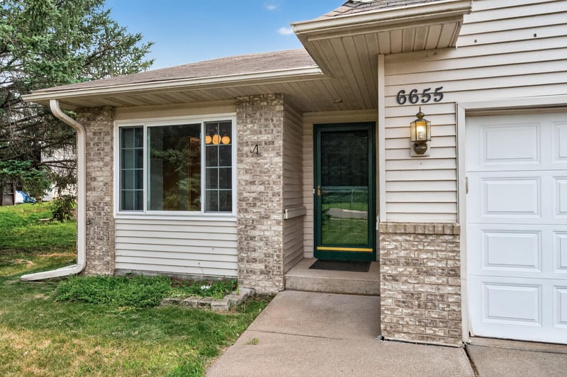 6655 381st St, North Branch, MN 55056