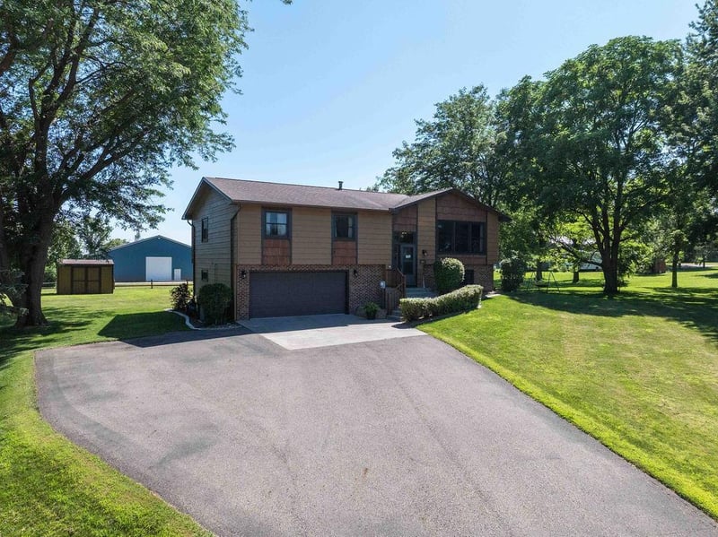 207 Maple Ave SW, Elysian, MN 56028