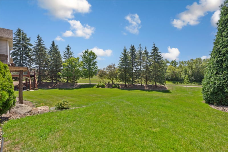 827 Vardon Ct, Faribault, MN 55021