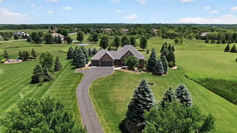 19295 Oak Grove Ave, Prior Lake, MN 55372