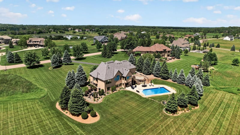 19295 Oak Grove Ave, Prior Lake, MN 55372