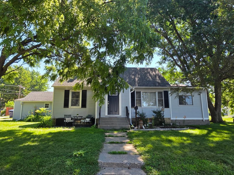 717 Forest St, Kenyon, MN 55946