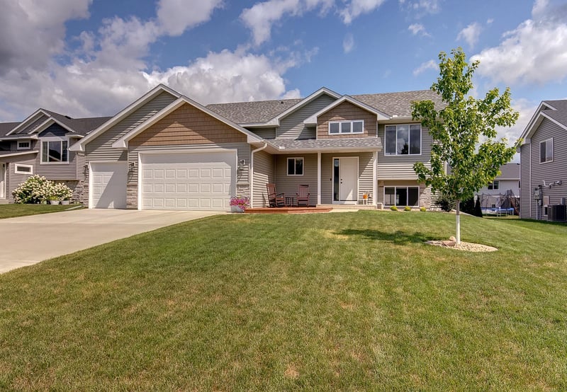 1217 Olivia St SE, New Prague, MN 56071
