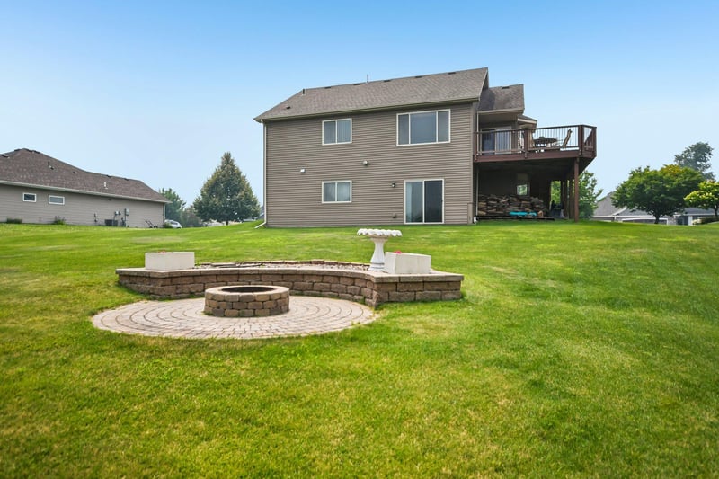 12720 314th St, Lindstrom, MN 55045