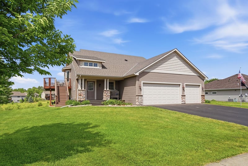 12720 314th St, Lindstrom, MN 55045