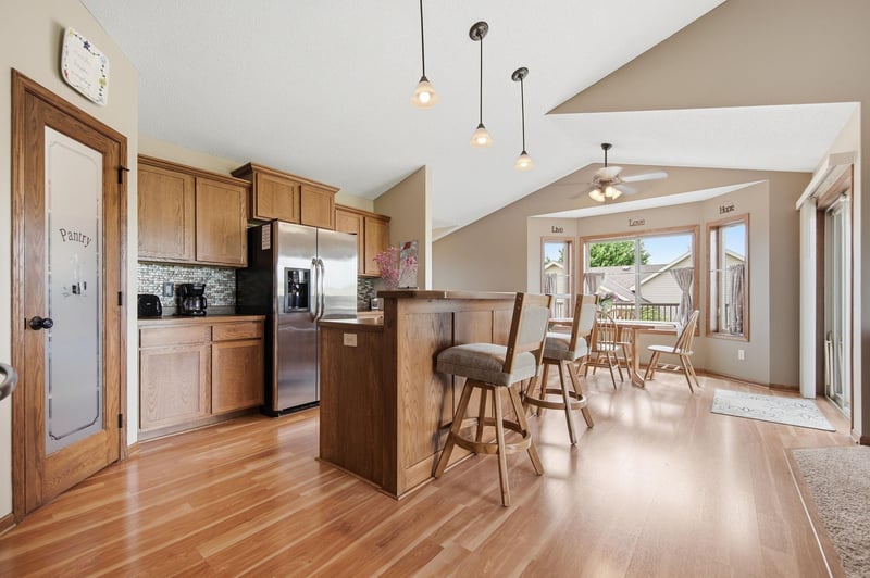 12720 314th St, Lindstrom, MN 55045