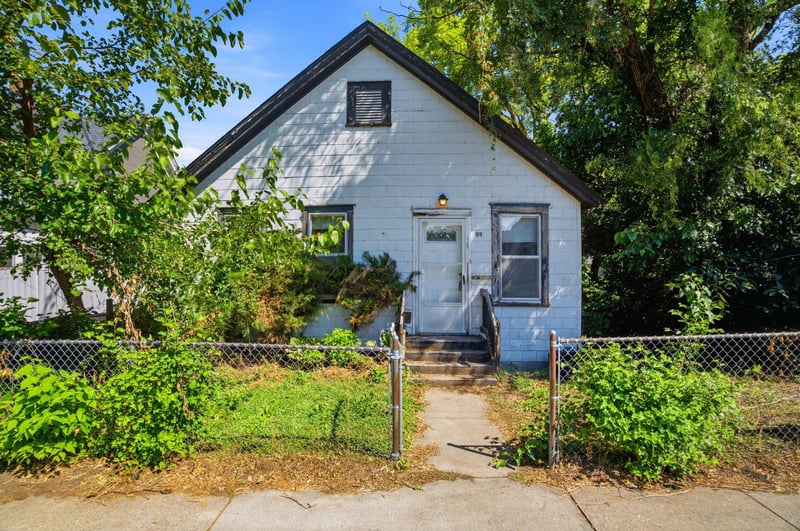 99 Lawson Ave W, Saint Paul, MN 55117
