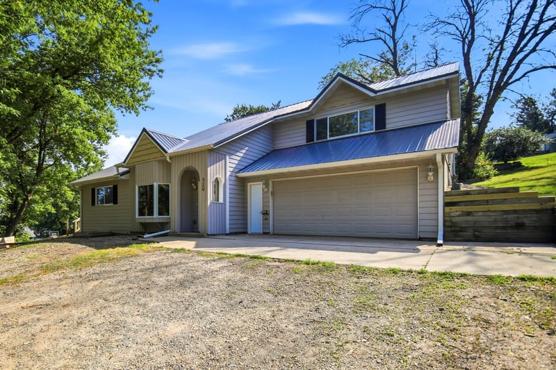 320 Jenny Ln, Owatonna, MN 55060