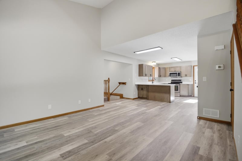 320 Jenny Ln, Owatonna, MN 55060