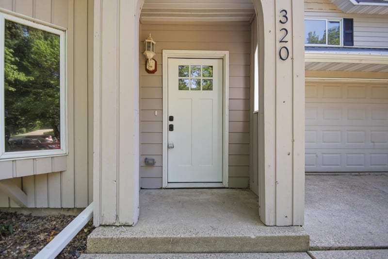 320 Jenny Ln, Owatonna, MN 55060