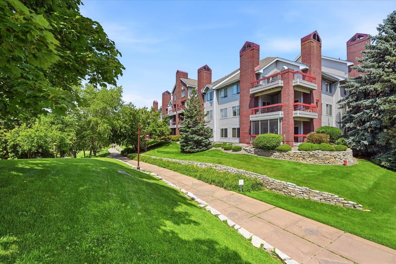 7540 Edinborough Way #1111, Edina, MN 55435