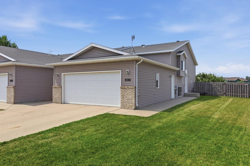 3501 10th St S, Moorhead, MN 56560