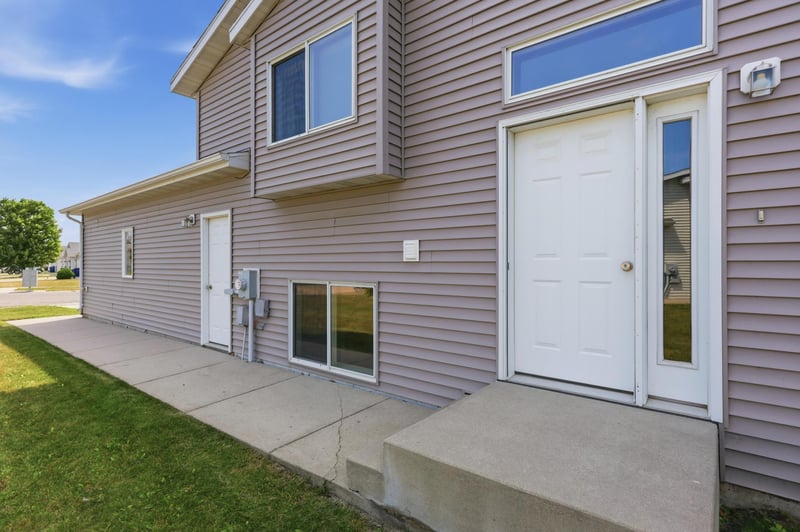 3501 10th St S, Moorhead, MN 56560