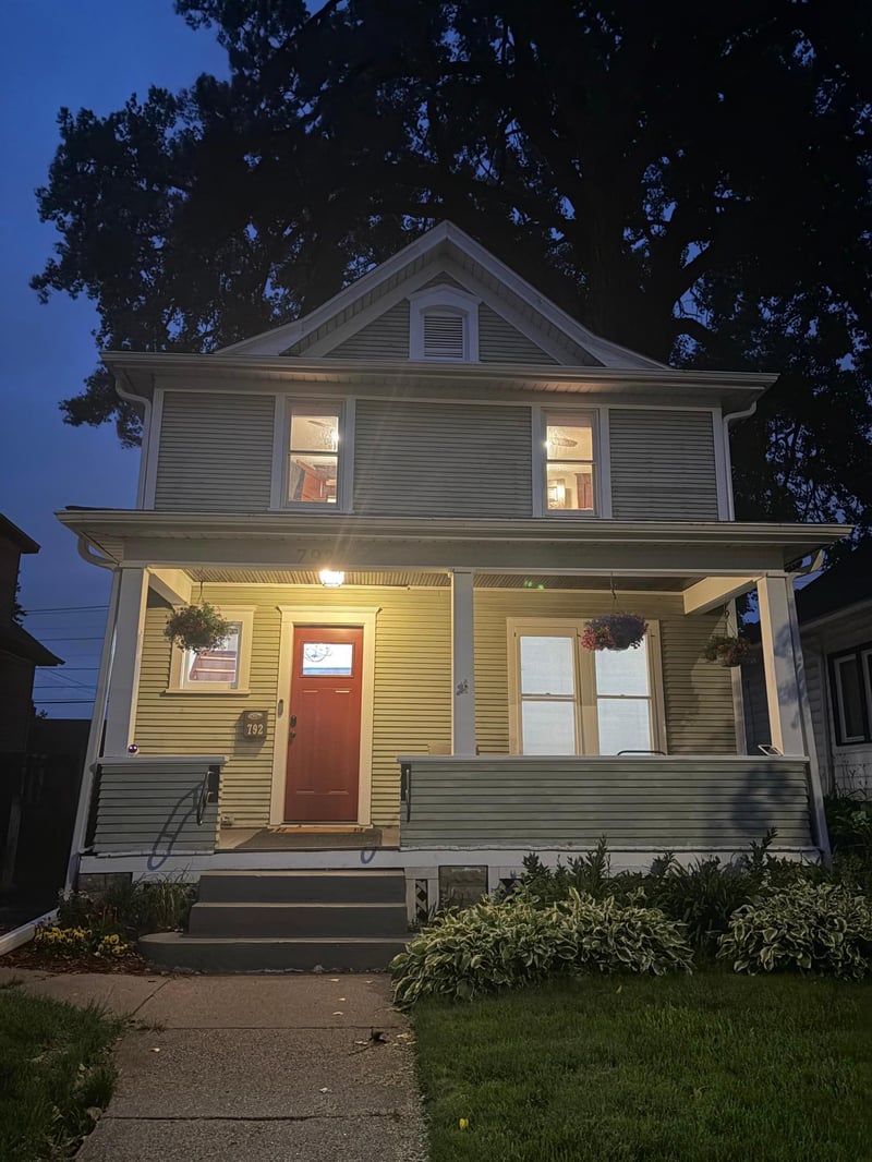 792 Smith Ave S, Saint Paul, MN 55107