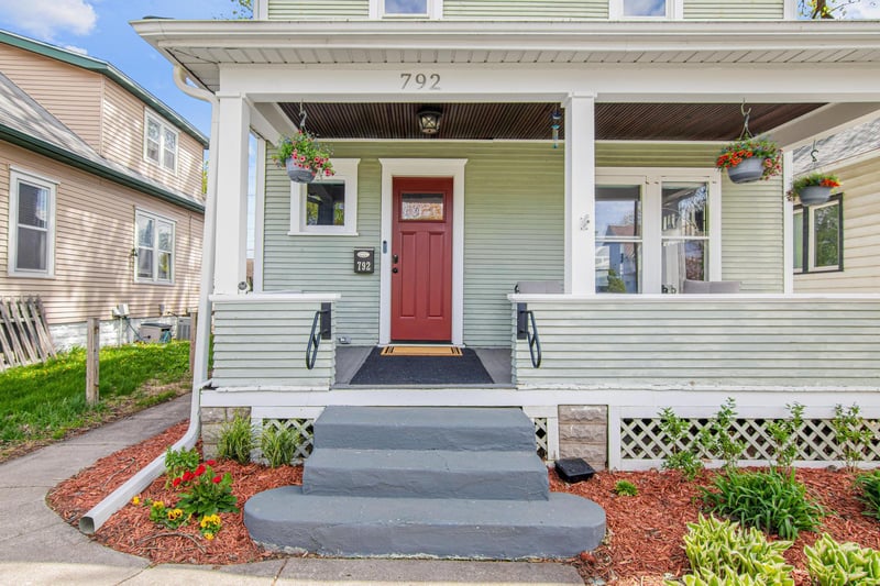 792 Smith Ave S, Saint Paul, MN 55107