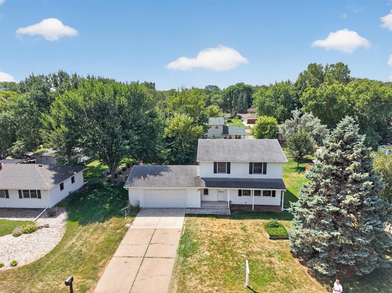 1772 Eldridge Ave W, Roseville, MN 55113