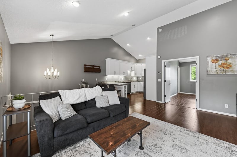 834 Seal St, Saint Paul, MN 55114