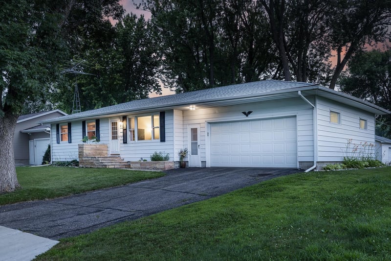 213 3rd St S, Gaylord, MN 55334